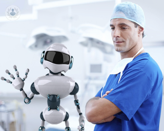 A surgeon and a robot in an operating theatre.