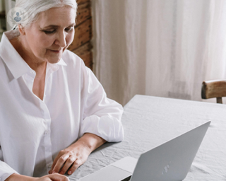 Woman looking at information to do with YAG laser capsulotomy.