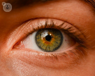 How can AI help with macular degeneration treatment?