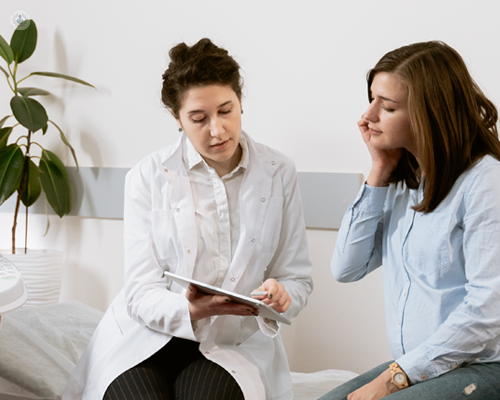 Woman taking professional help for piles and haemorrhoids.