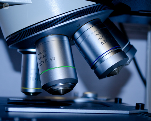 Microscope inspecting stool sample for faecal fat analysis